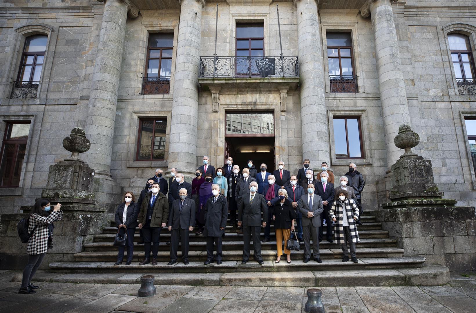 Foto da noticia:Santalices asiste á sesión extraordinaria da Real Academia dedicada a Carballo Calero, homenaxeado no Día das Letras Galegas